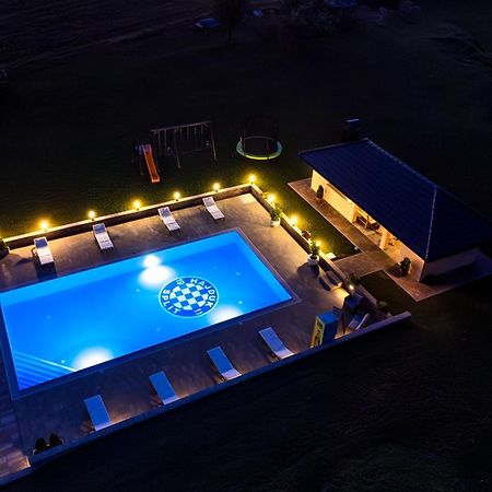 סלוניי Apartments Lucija מראה חיצוני תמונה