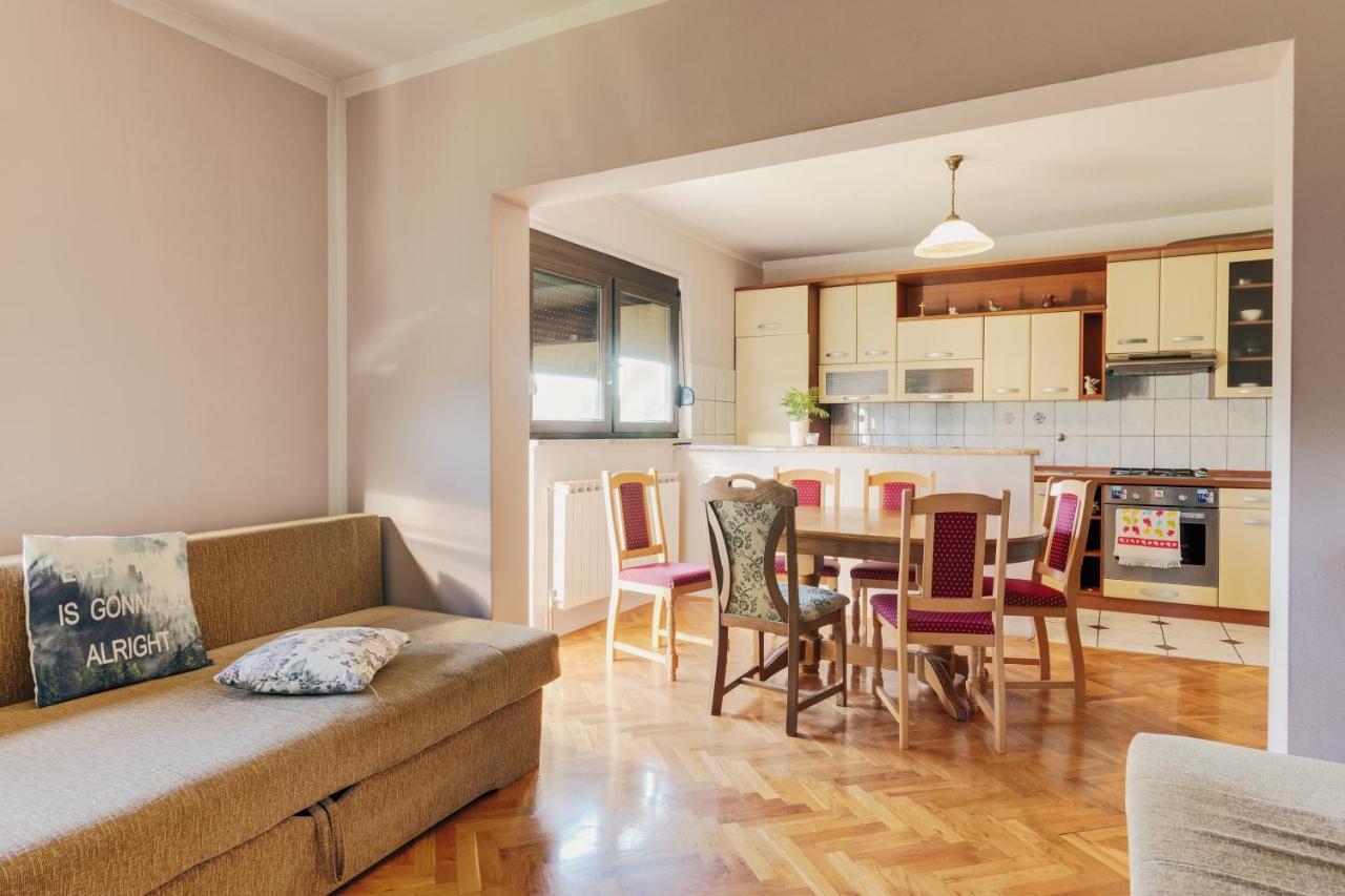 סלוניי Apartments Lucija מראה חיצוני תמונה
