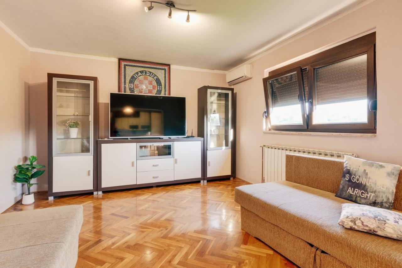 סלוניי Apartments Lucija מראה חיצוני תמונה