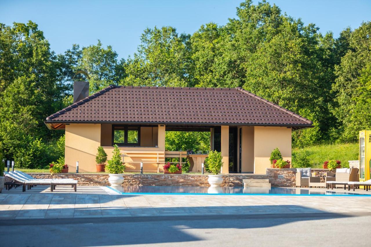 סלוניי Apartments Lucija מראה חיצוני תמונה