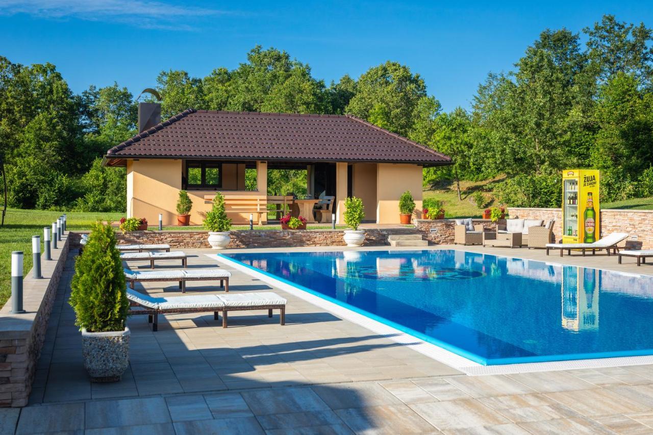 סלוניי Apartments Lucija מראה חיצוני תמונה
