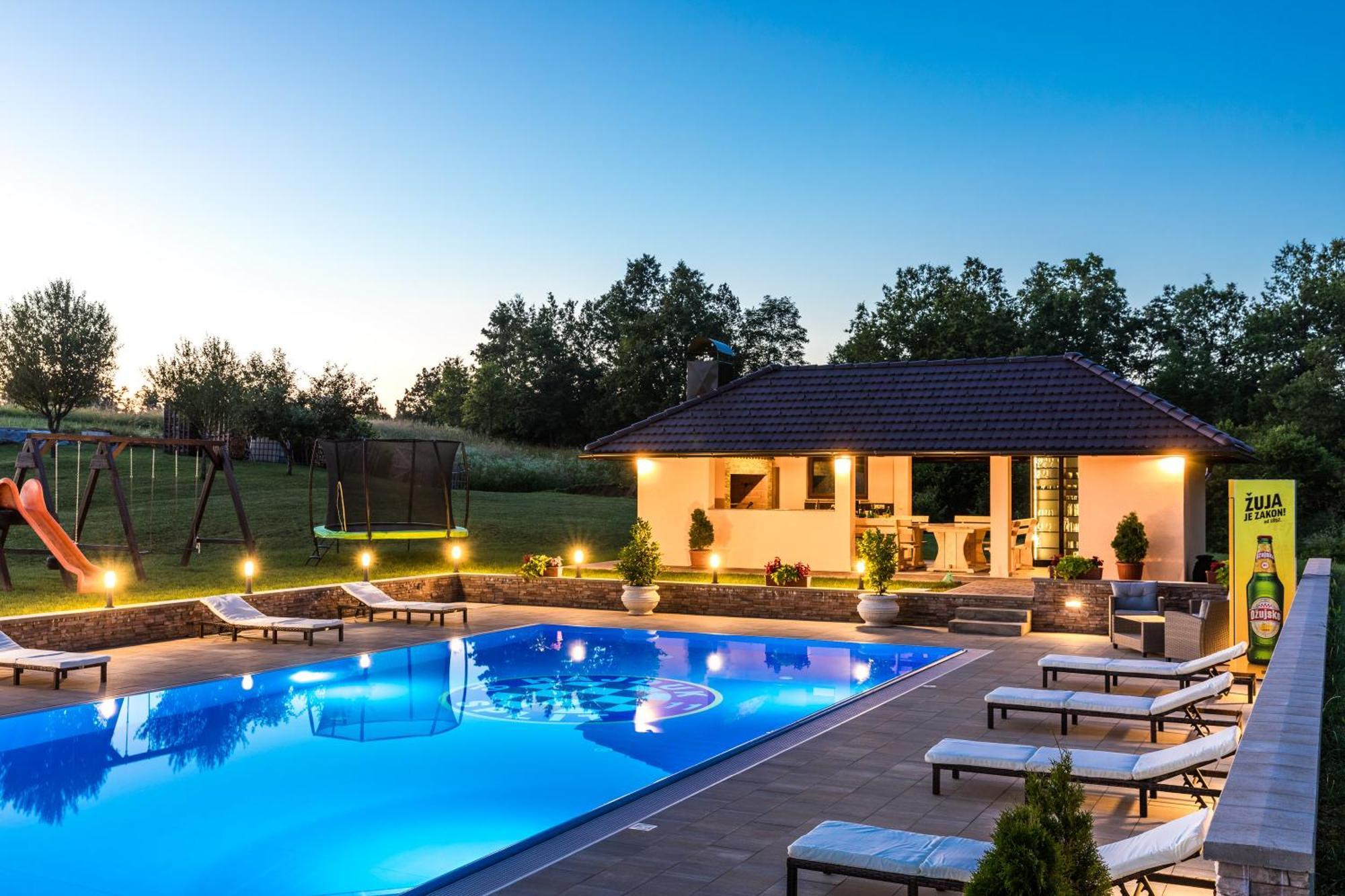 סלוניי Apartments Lucija מראה חיצוני תמונה