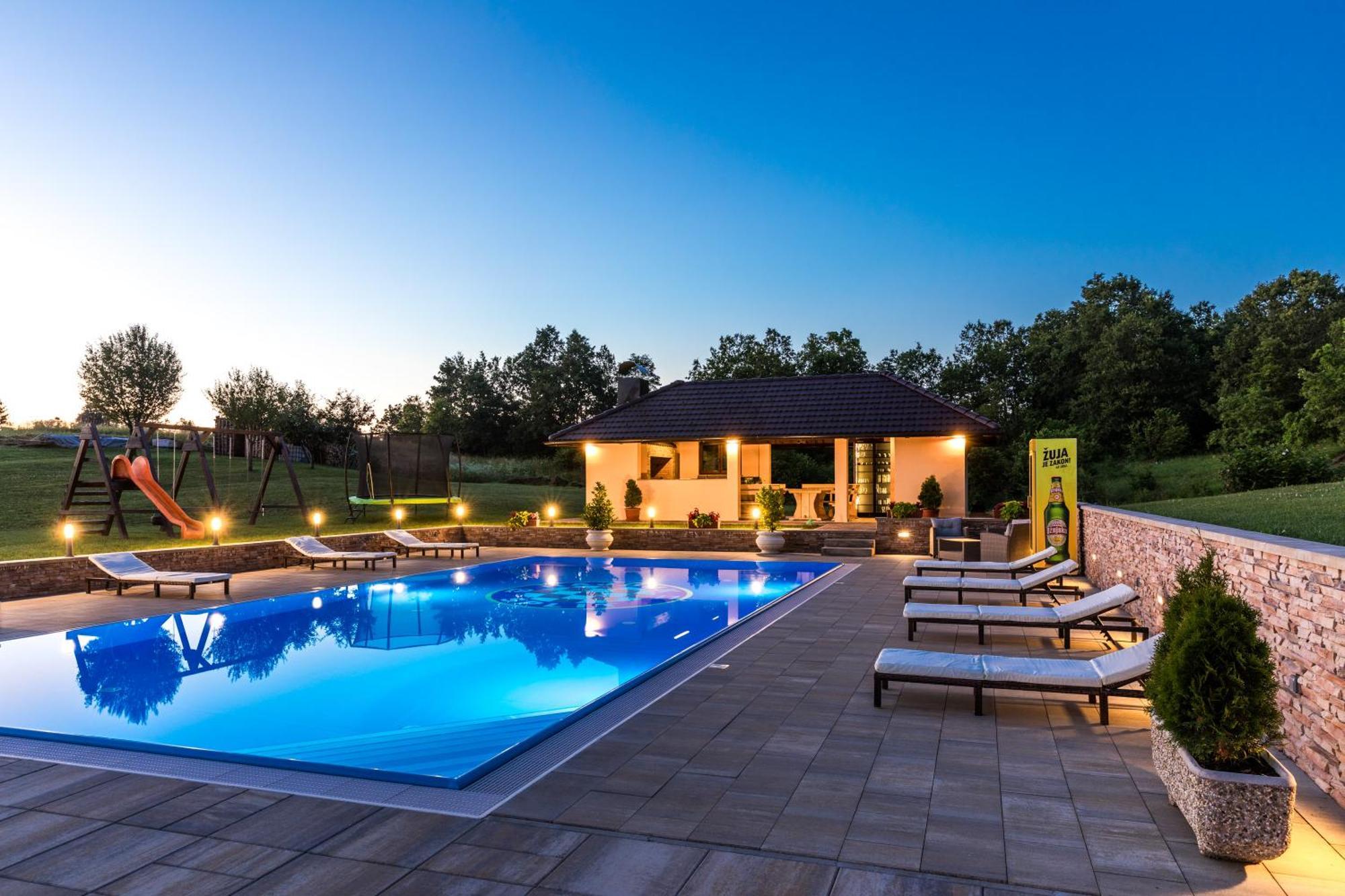 סלוניי Apartments Lucija מראה חיצוני תמונה