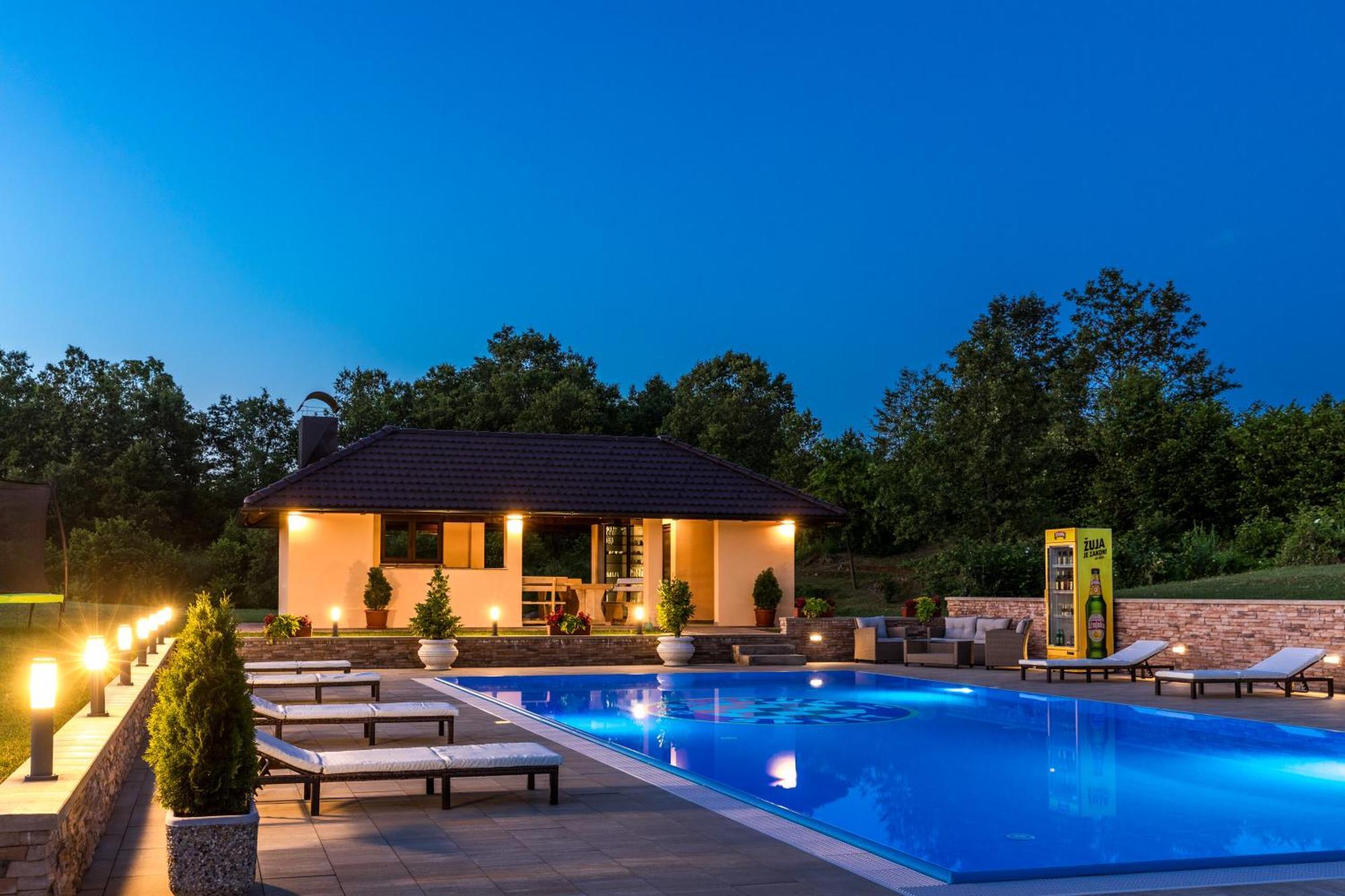 סלוניי Apartments Lucija מראה חיצוני תמונה
