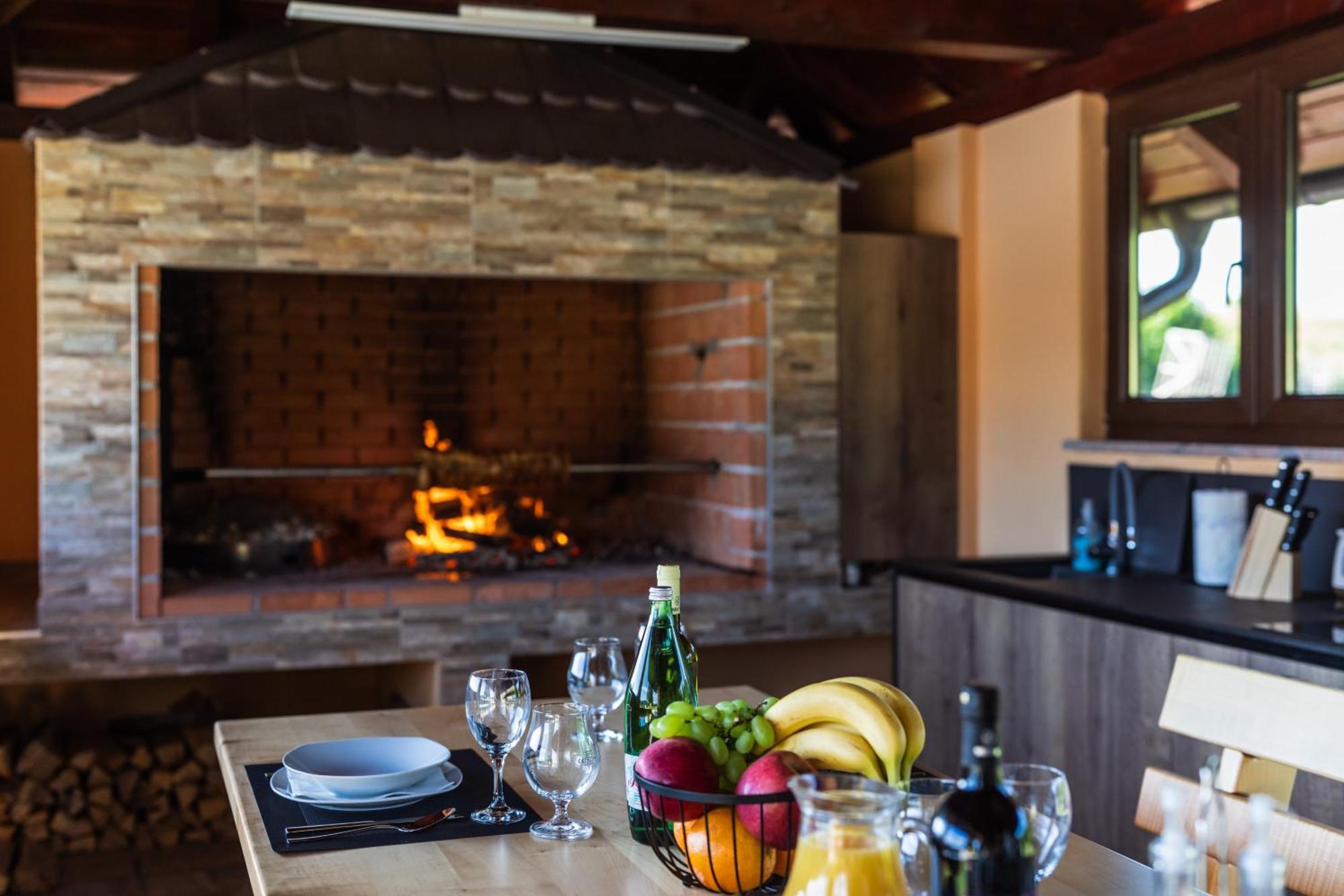 סלוניי Apartments Lucija מראה חיצוני תמונה