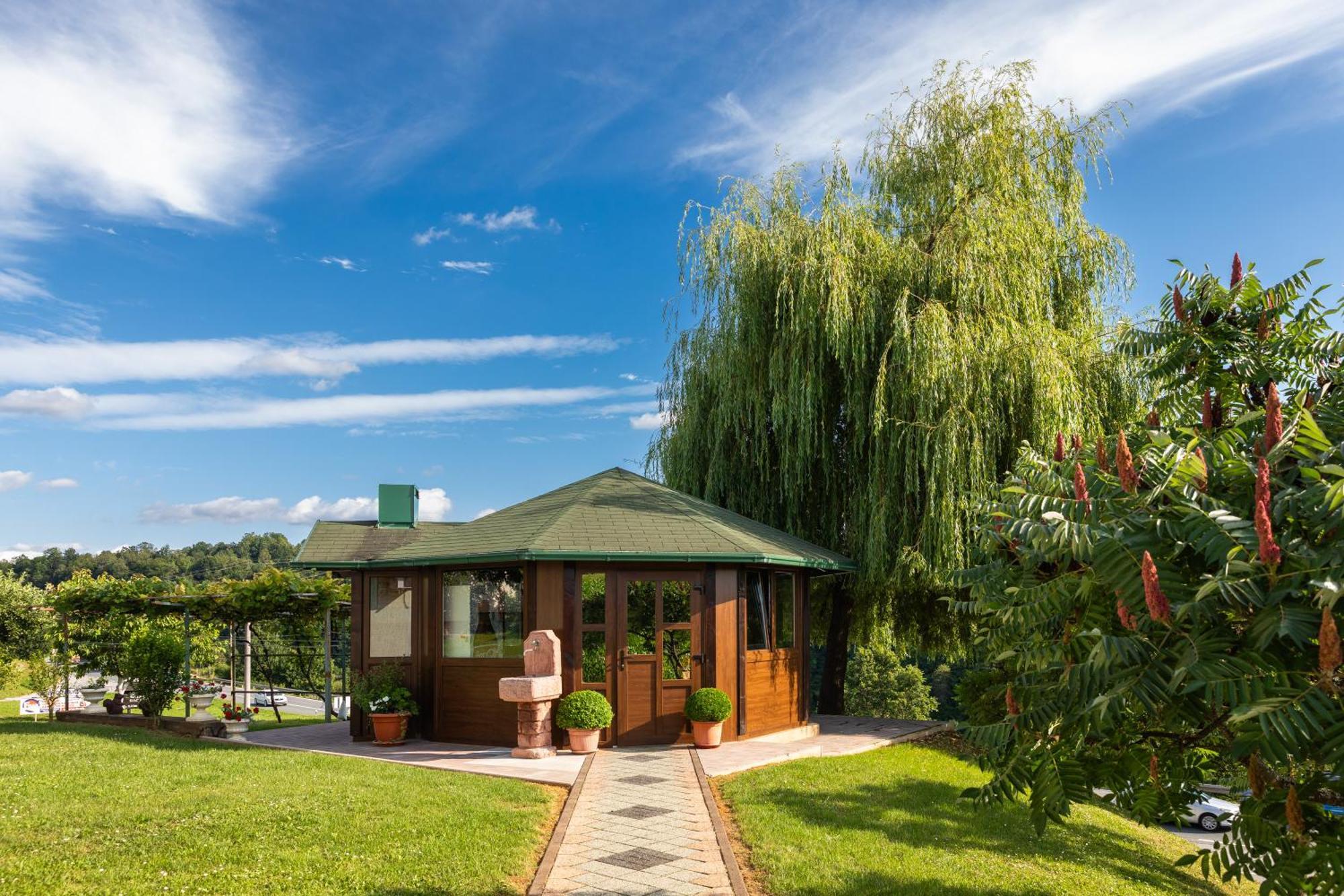סלוניי Apartments Lucija מראה חיצוני תמונה
