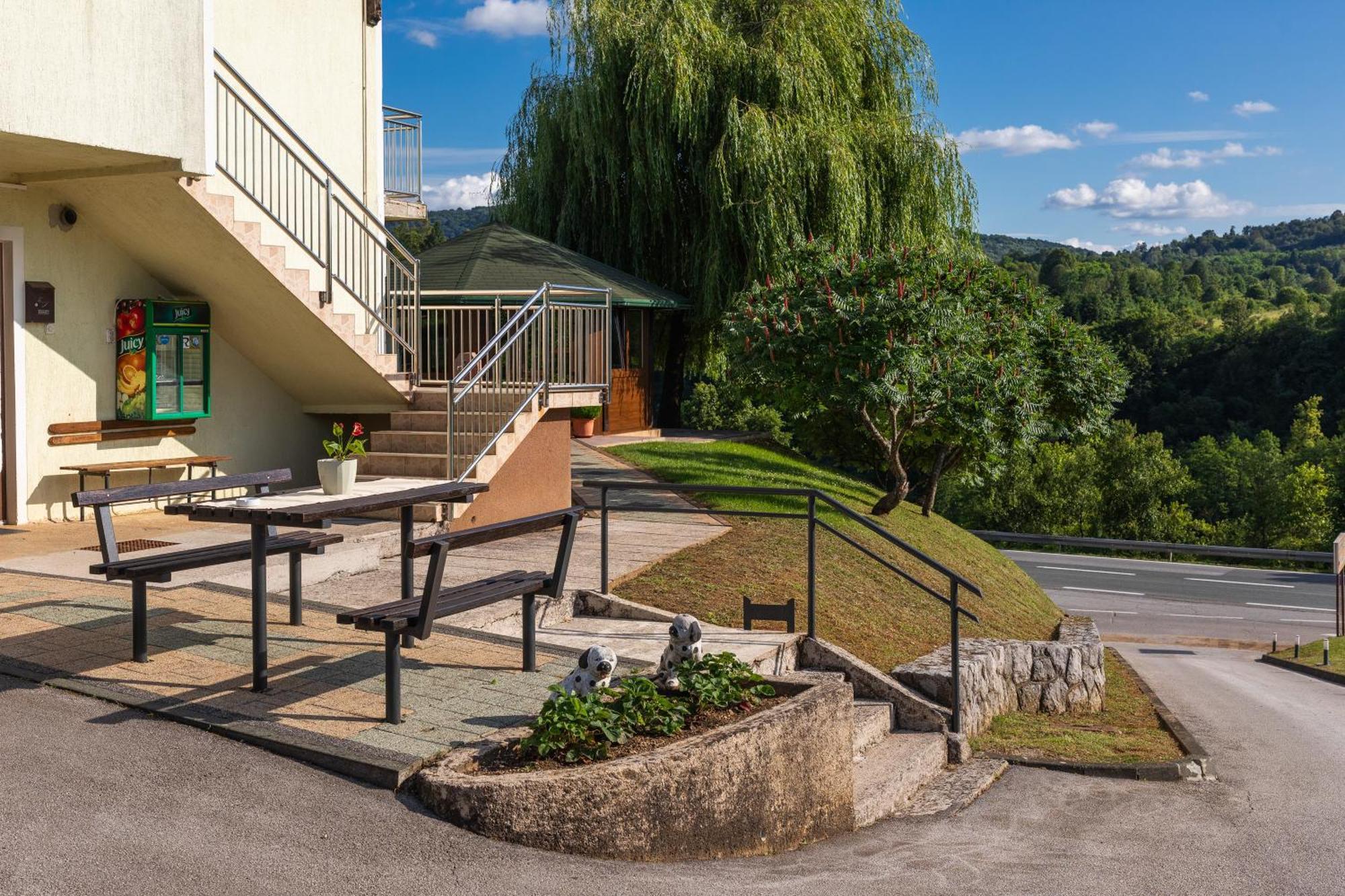 סלוניי Apartments Lucija מראה חיצוני תמונה